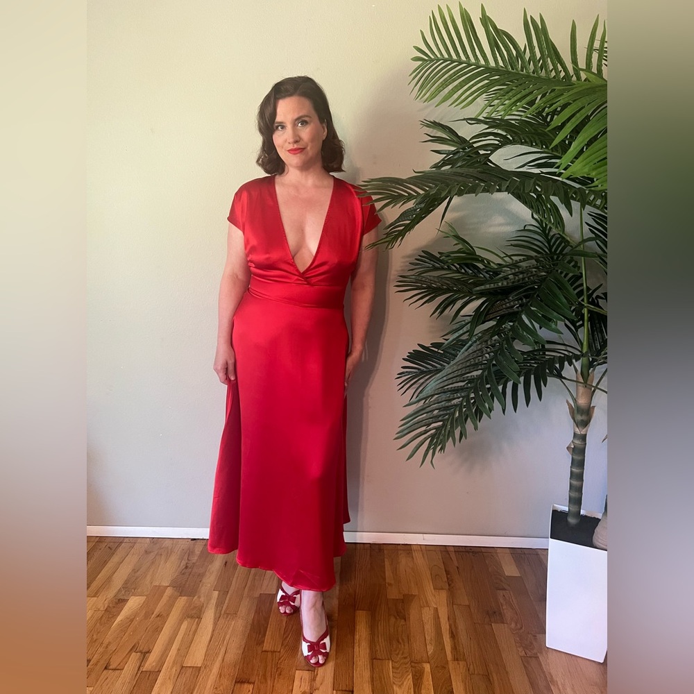 Retro Stage 1930s Red Satin V-Neck Dress – Old Hollywood Glam XL